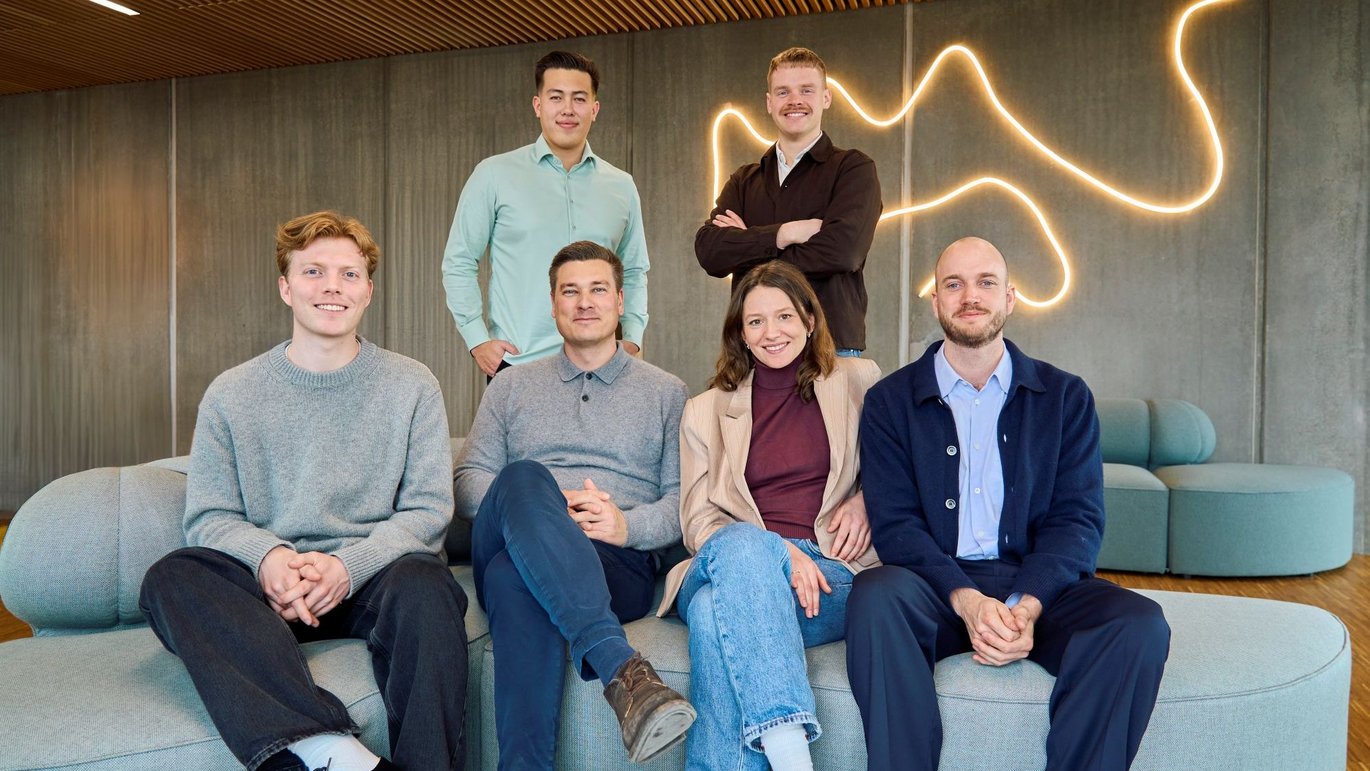 Teamet bag Delphinus Venture Capital